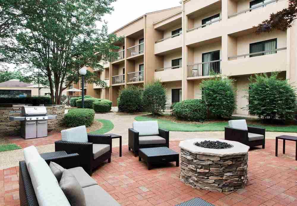 Courtyard Монтгомъри Екстериор снимка