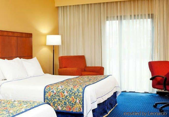 Courtyard Монтгомъри Екстериор снимка