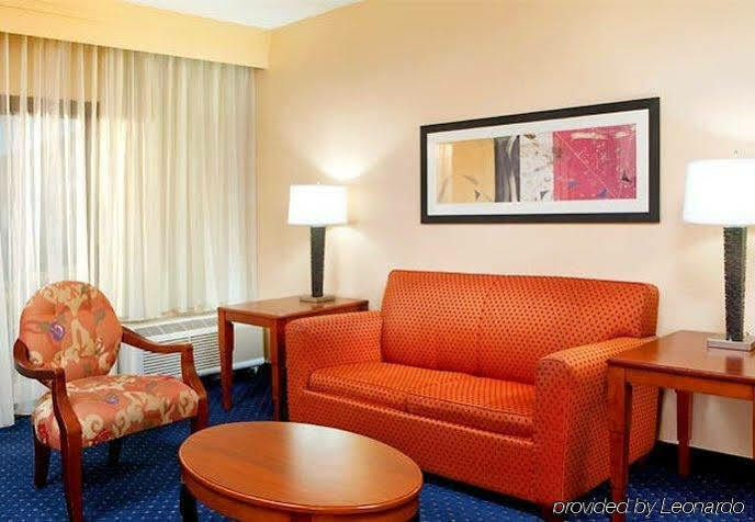 Courtyard Монтгомъри Екстериор снимка